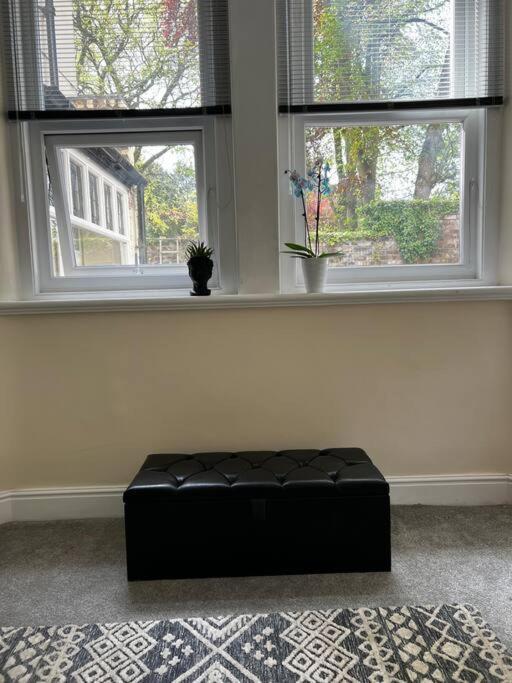 Ferienwohnung No.2 Beechcroft / Park-Side / Ping Pong & Garden Liverpool Exterior foto
